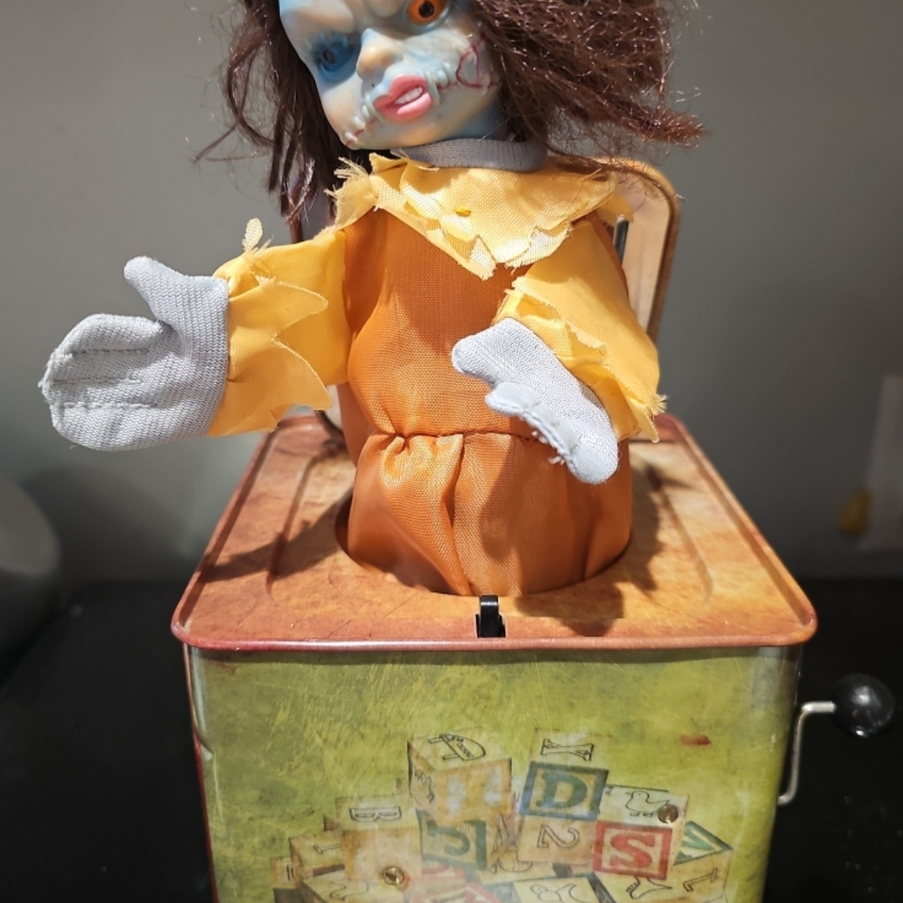 Rare Vintage Atico "Scary Girl" Monster Doll Jack In The Box-Lights/Music/Talks